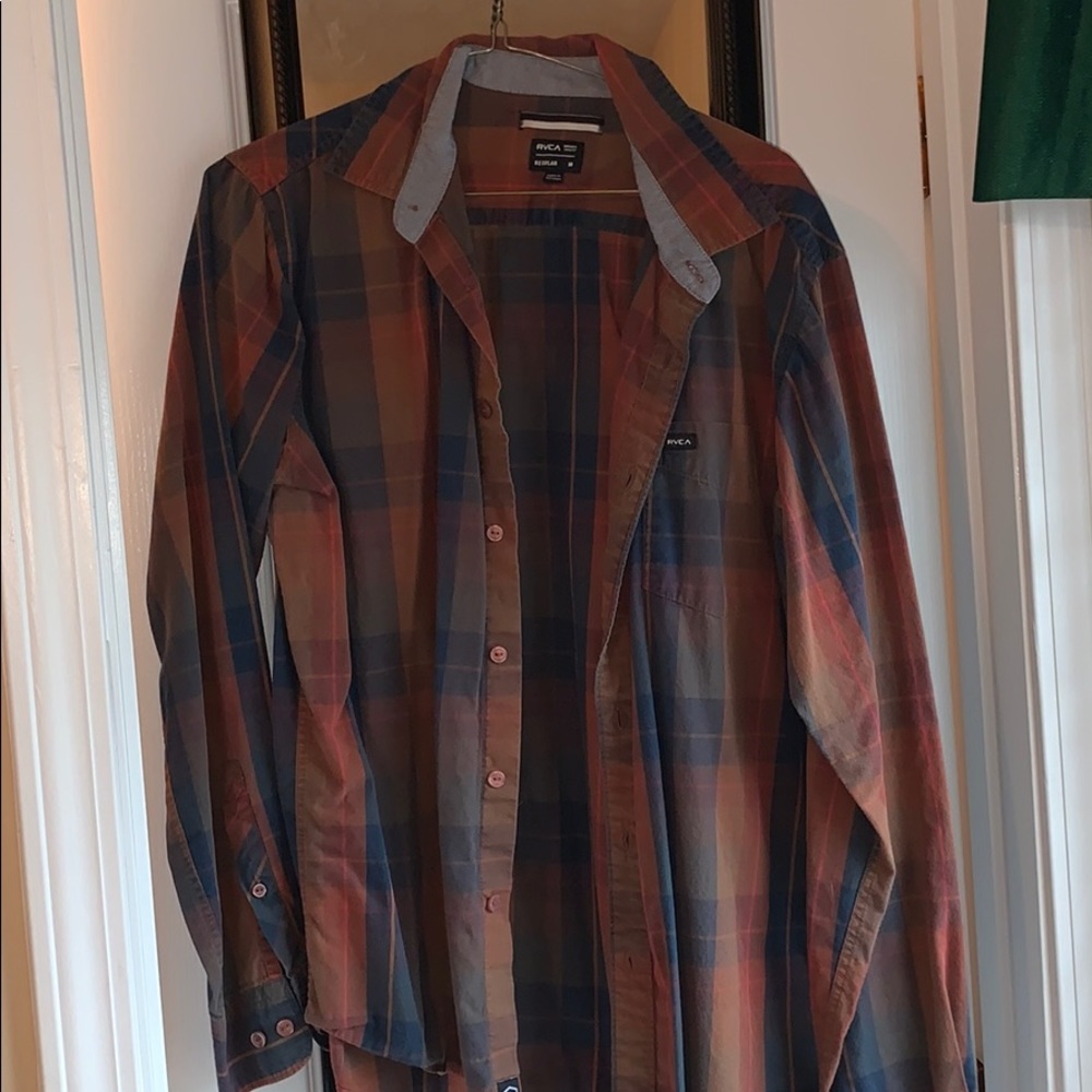 RVCA M button up.
